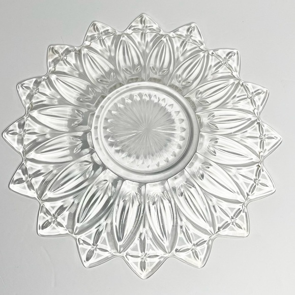 Vintage 1960s Pressed Federal Glass Petal Clear Sandwich Serving Plate Platter - Picture 2 of 3